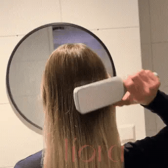 Hair Brush Clean Glide Demo Animation 01
